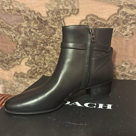 Cute Coach Chrystie style bootie in black - Picture 2 of 6